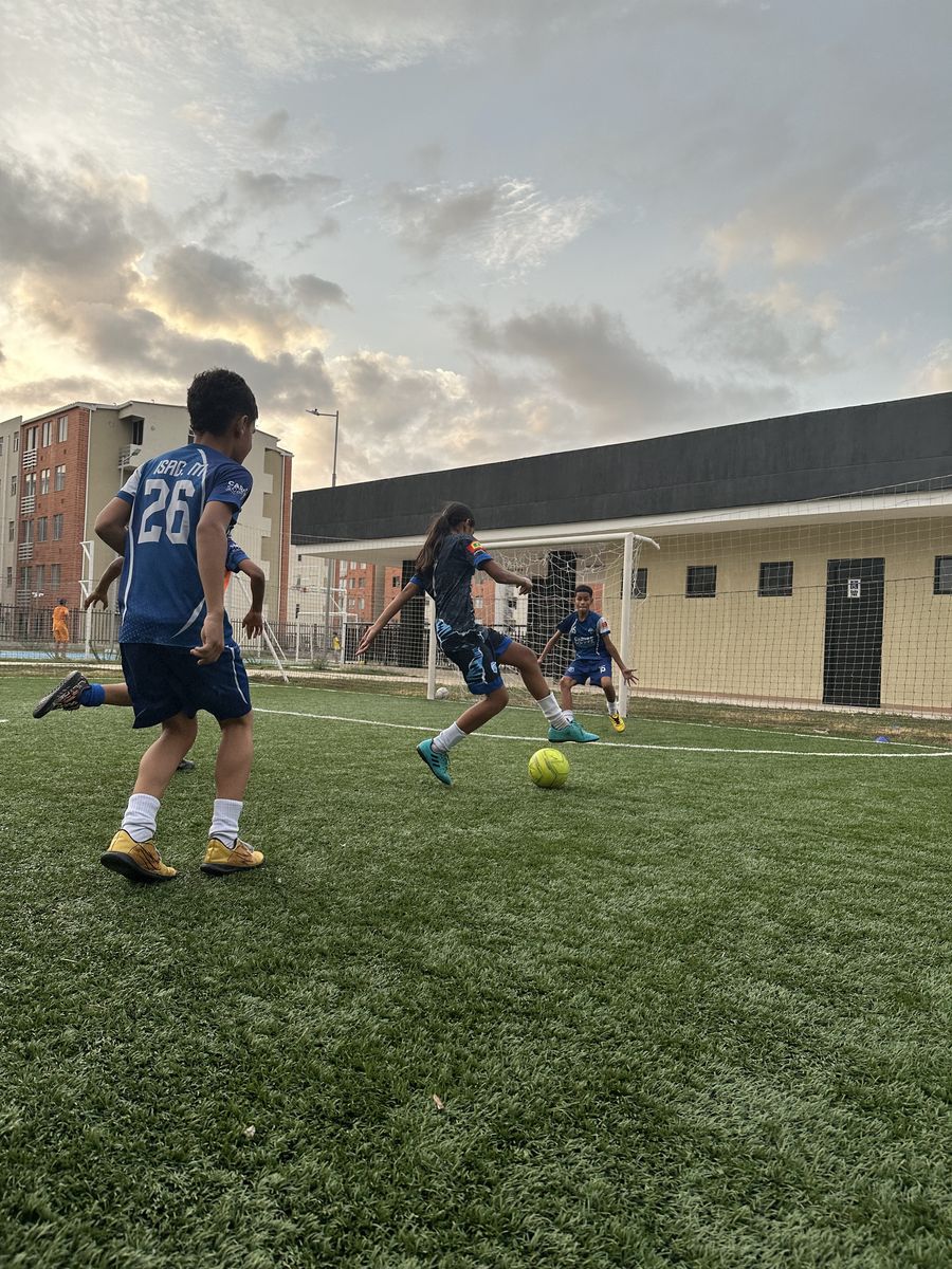 Partido al atardecer